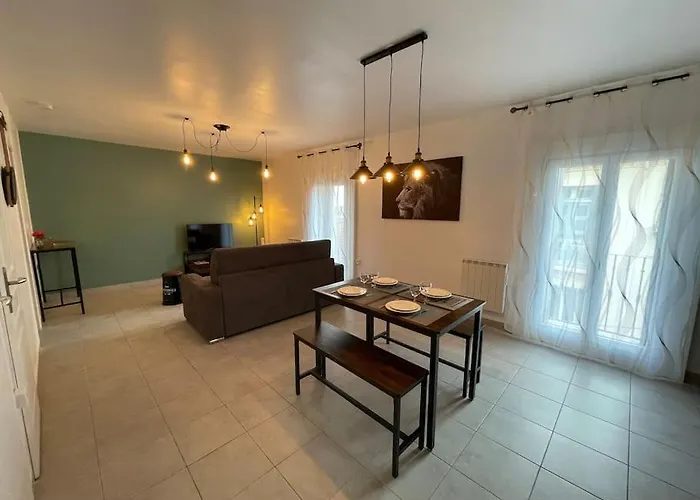 Διαμέρισμα Spacieux - - 4p - Centre - Clim *
