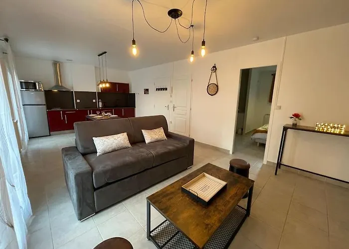 Διαμέρισμα Spacieux - - 4p - Centre - Clim *